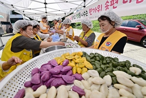 [화보] 추석 앞두고 적십자 인천지사 ‘송편 나눔’