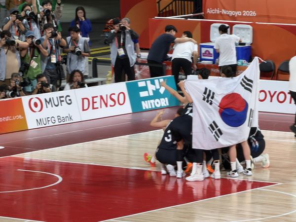 여자농구 12년 만에 AG <b>정상</b> 탈환… 한국, 일본 꺾고 남녀 동반 우승 [백...