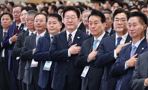 700만 재외동포 결집… “새로운 공동체의 출범”