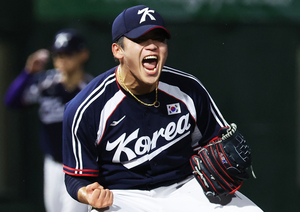 한국야구 AG 5회 연속 금 이끈 kt 박영현 [백효은기자의 백점만점 나고야]