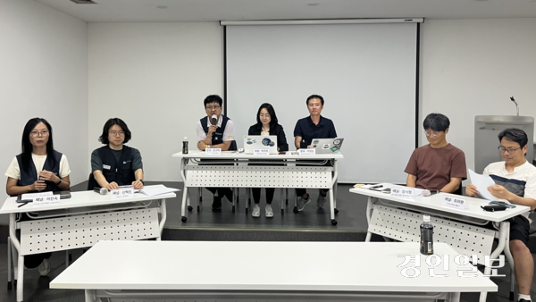 21일 오후 인천 부평구 한국지엠 부평공장에서 열린 ‘사업장 재생에너지 확대를 위한 세미나’에서 참석자들이 사업장 태양광 확대와 노동조합의 참여 방안 등을 논의하고 있다. 2026.9.21 /송윤지기자 ssong@kyeongin.com