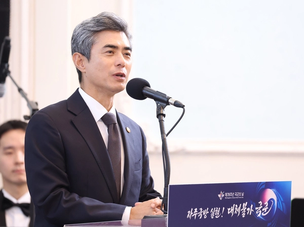 강신철 국방부 장관이 1일 이재명 대통령이 참석한 가운데 충남 계룡대에서 열린 제78주년 국군의 날 기념 오찬에서 환영사를 하고 있다. 2026.10.1 /연합뉴스