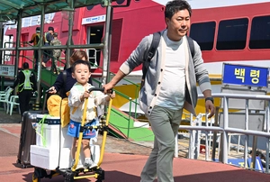 [포토] 선물 가득 싣고 집으로