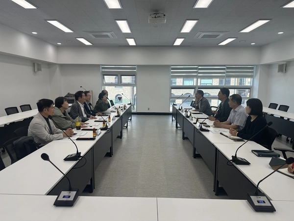 한강 수계 상·중·하류 주민들의 상생 발전과 실질적인 협력 방안을 모색하기 위한 한강유역 협의체(가칭) 제2차 회의가 2일 양평 특별대책지역 수질보전정책협의회(이하 특수협)에서 개최됐다. 2026.10.3 /특수협 제공