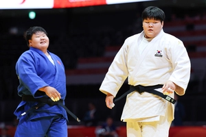 AG 첫 출전서 은메달, 유도 이현지 “아직 부족…더 준비하겠다” [백효은 기자의 백점만점 나고야]