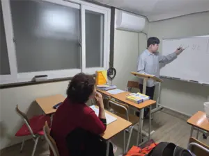 40년째 한글 무료 교육… 아주대 샘터야학 “아직도 못 읽는 분들 많아”