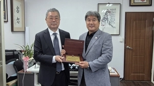 창간 81주년 경인일보, 이석희 파주지사장에 공로패