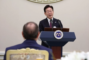 李대통령 “SNS 소통 계속”…국힘 “품격 아닌 책임 문제”