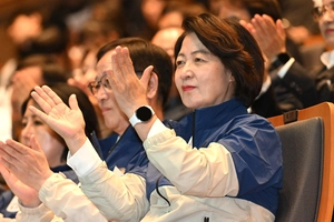 도의회·정부와 대립, 민심도 싸늘… ‘세제개편 입법’ 속도 관건 [추미애호 100일·(下)]