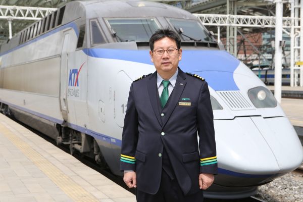 철도역사상 최초 300만㎞ 무사고 운전 기장 탄생