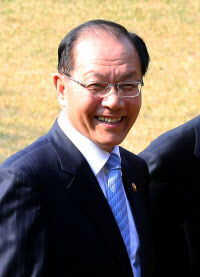 미소 띤 황우여 부총리<YONHAP NO-2243>