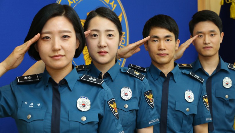 청록빛 감도는 새로운 경찰 근무복