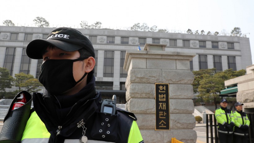 휴일에도 경계 중