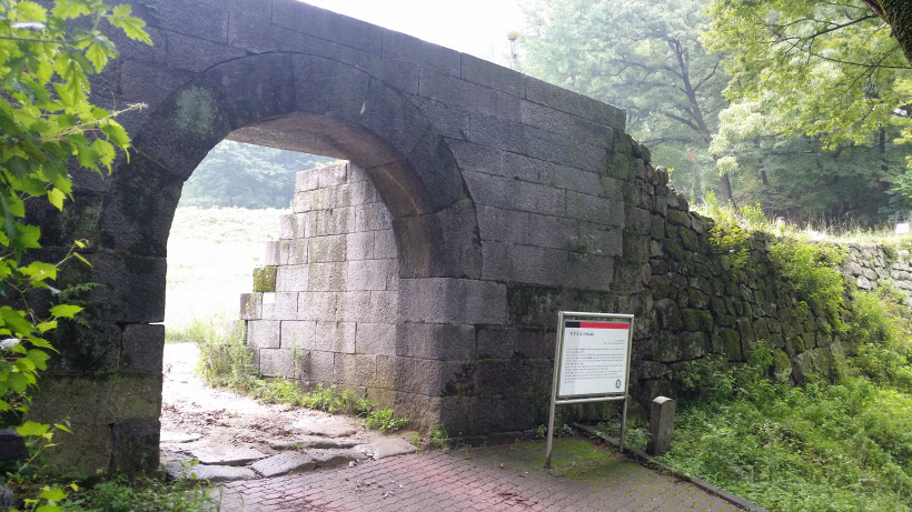 죽주산성 입구