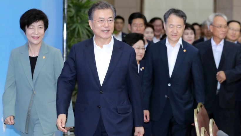 3개 부처 장관과 함께 입장