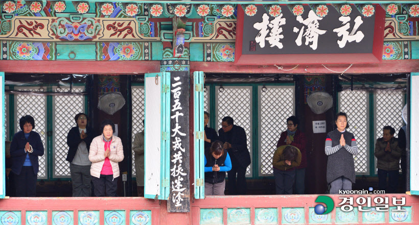 [포토]보름 앞둔 수능… 더 간절해지는 합장