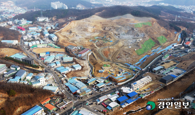 황폐한 마을 물류단지
