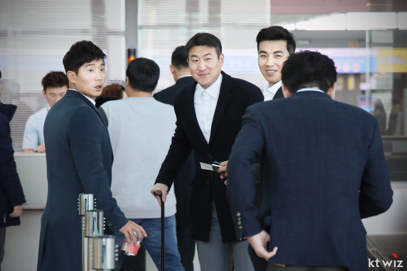 KT 전훈출발22