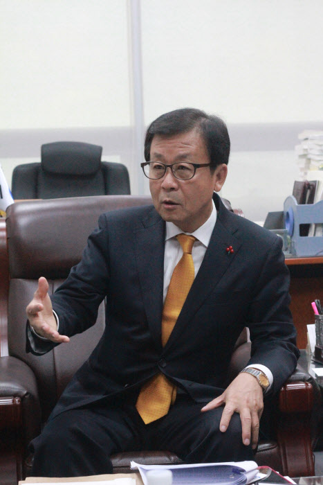 원혜영 의원 인터뷰 사진