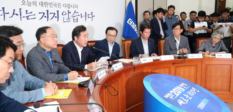 2면 일본 화이트리스트 배제' 발언하는 이낙연 국무...<YONHAP NO-1801>