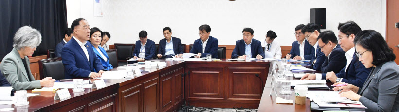 2면 일본 수출규제 대응 관계장관회의<YONHAP NO-2587>