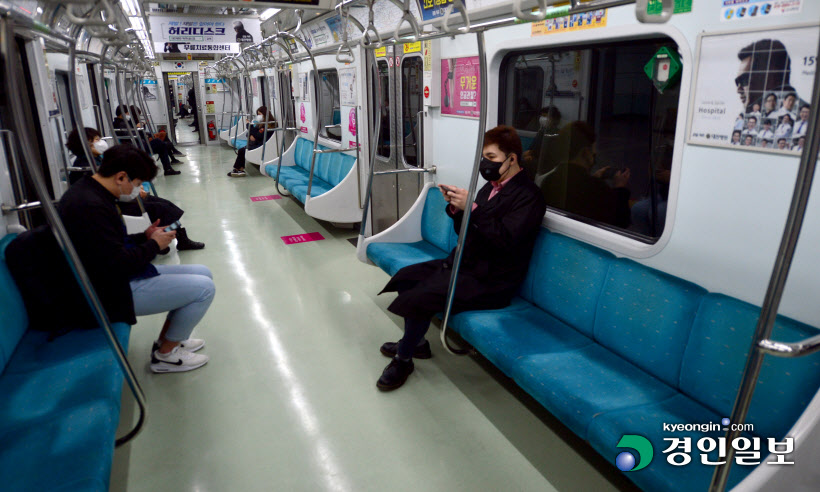 코로나영향으로승객감소한인천지하철1