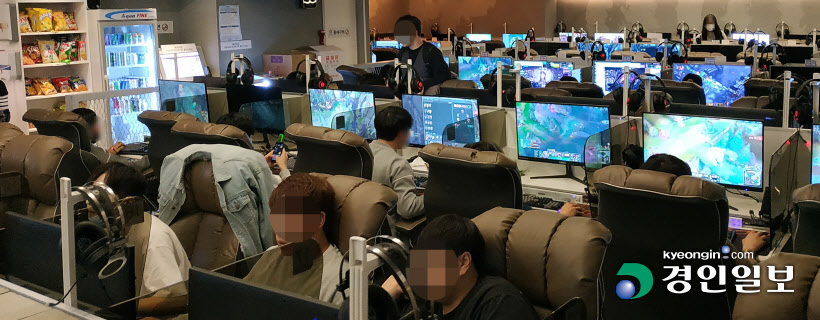 허술한 감염병 대비 PC방 모자이크
