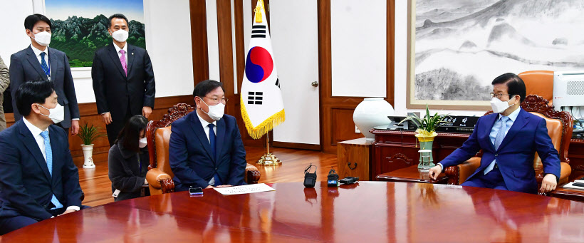 의원 부동산 전수조사 건의 나선 민주당 김태년 ...<YONHAP NO-3741>