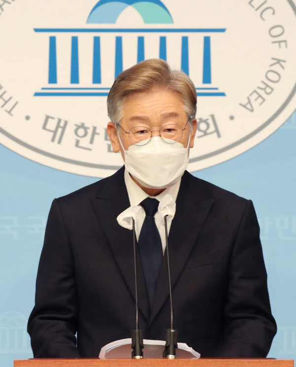 이재명, '청년 200만원, 그외 전국민 100만원 기본소득 지급'