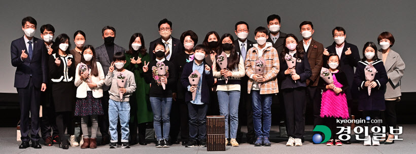 바다그리기 입상자 책 증정1