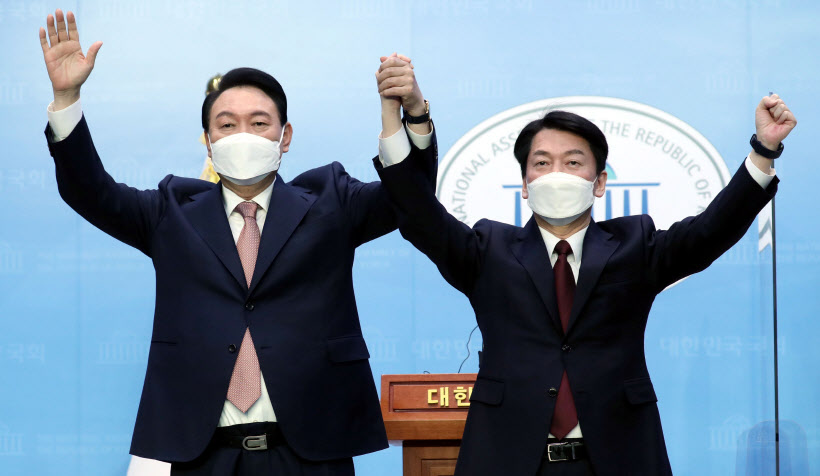 윤석열·안철수, '이제부터 원팀!'<YONHAP NO-4460>
