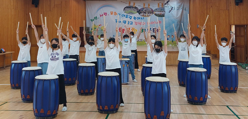 솔개초 난타