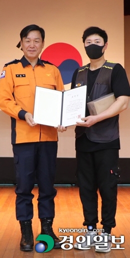 8989.jpg