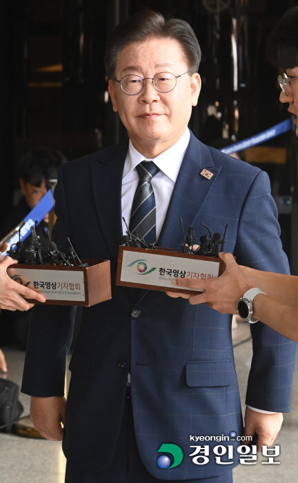 이재명 대표 백현동 개발 비리 조사 검찰 출석 (8)
