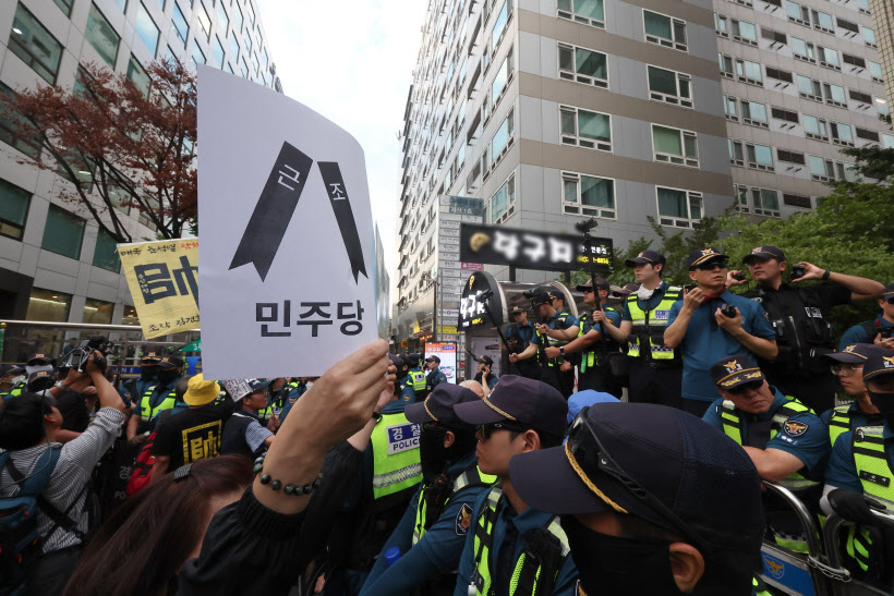 이재명 대표 지지자들, 민주당사 앞으로