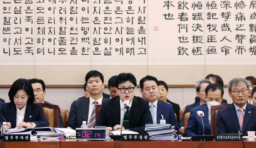 답변하는 한동훈 장관<YONHAP NO-2494>