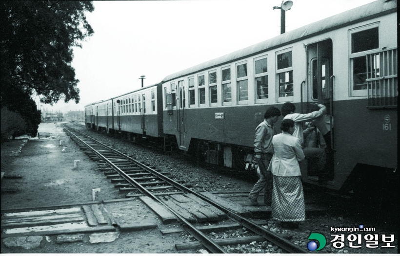 연대-4중1981.03소래역-1_.jpg