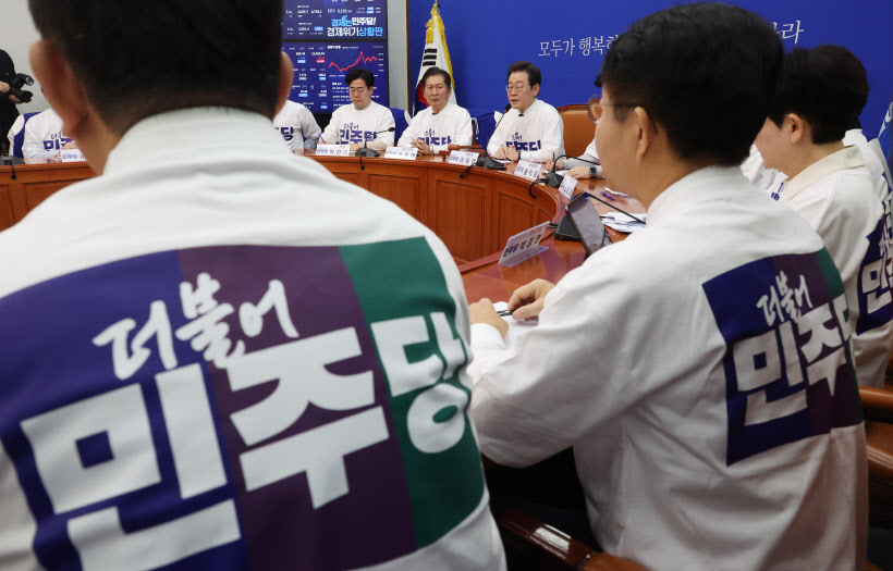 발언하는 이재명 대표