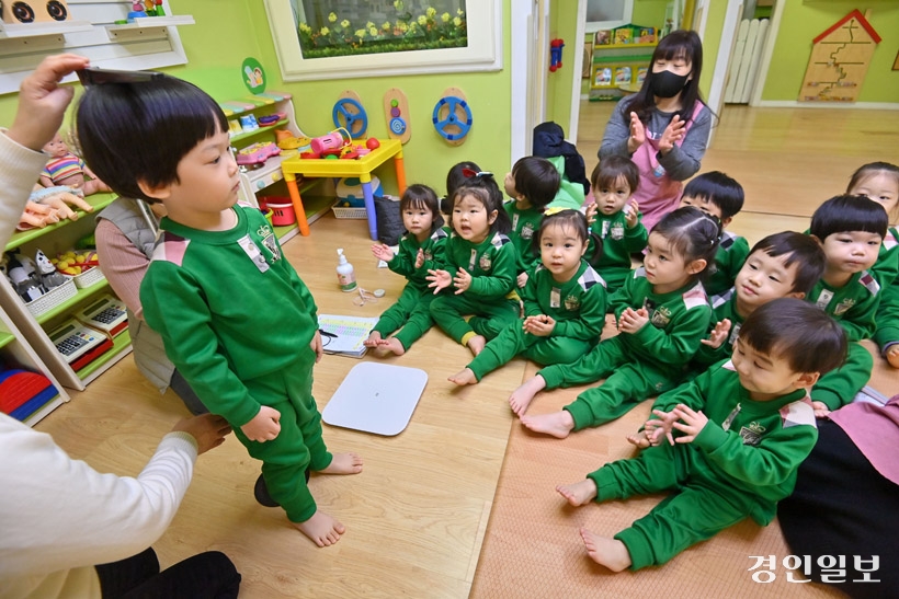 유보통합_추진…어린이집_키재기.jpg