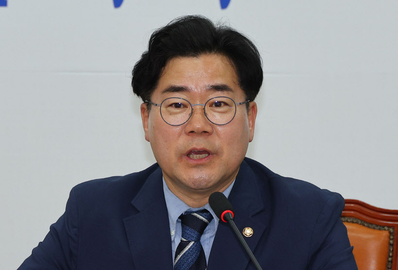 발언하는 박찬대 최고위원
