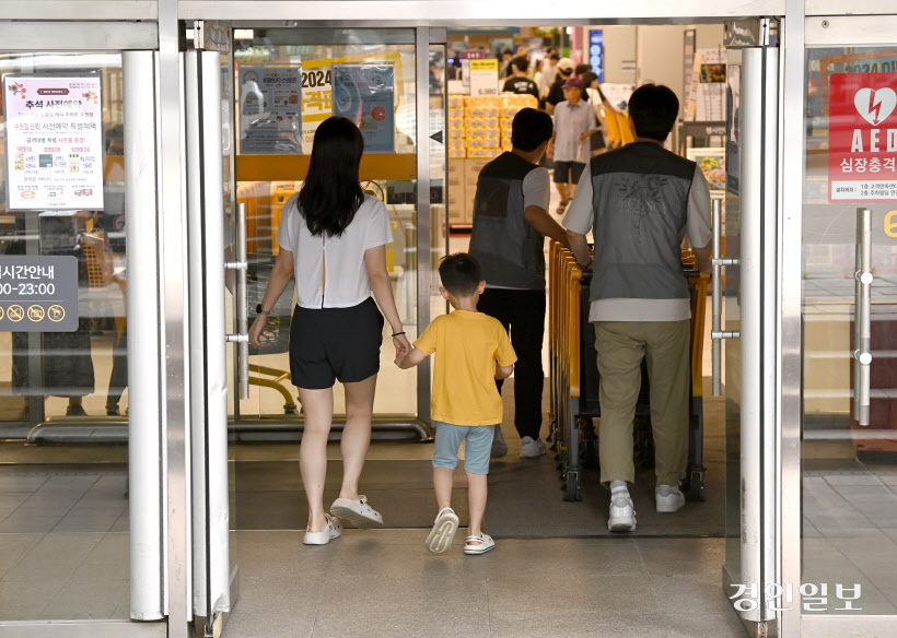 폭염 개문냉방 영업하는 대형마트 (3)