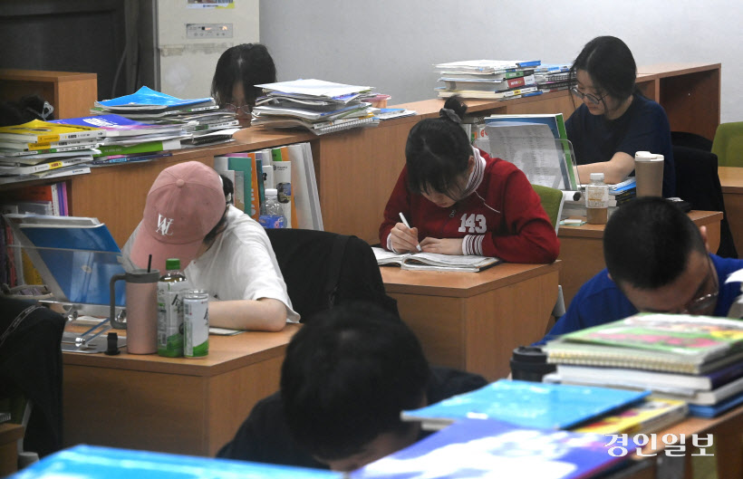 2025학년도 수능 101일 집중하는 수험생들 (9)