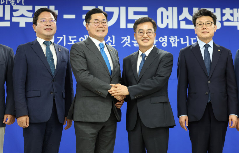 더불어민주당-경기도 예산정책협의회<YONHAP NO-4778>