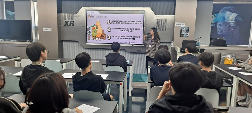 성남 태평중이 지난 5월 '나와 친구의 소중한 생명지키기'를 주제로 생명존중 교육을 실시하고 있다. /태평중 제공