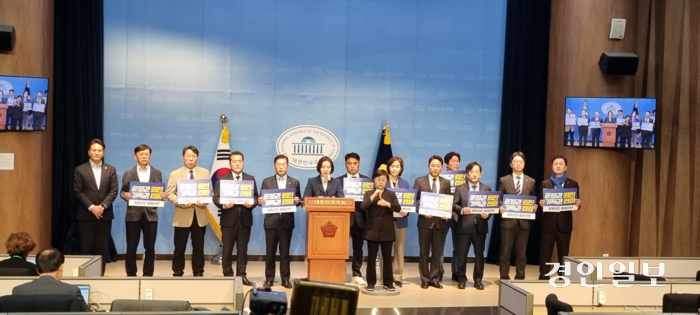 윤석열 정권 퇴진 투쟁을 든 친명계 출마예정자