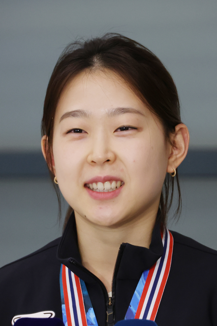 인터뷰 하는 김민선