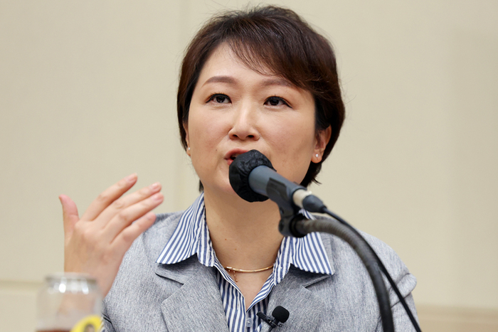 토크콘서트서 발언하는 이언주 전 의원