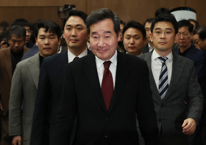 기자회견 입장하는 이낙연