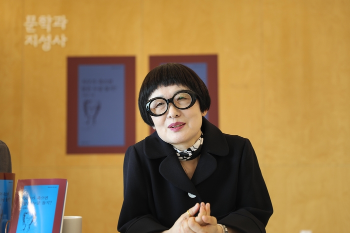 한국 작가 최초로 전미도서비평가협회상 수상한 김혜순 시인