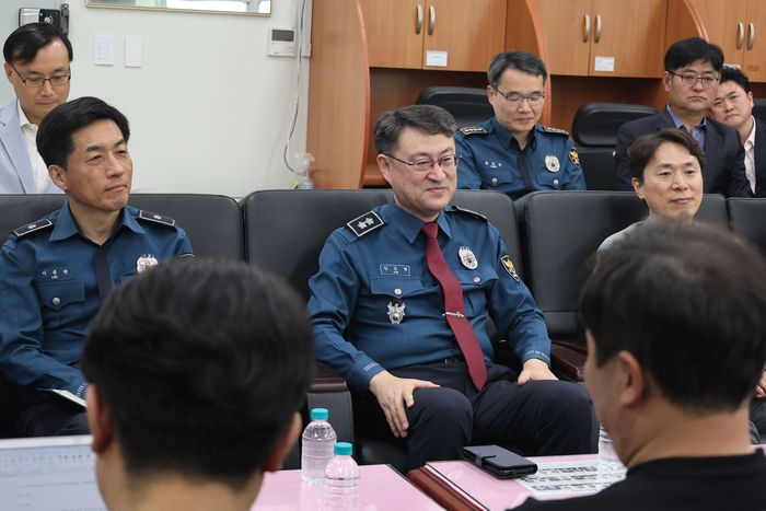 김도형 경기북부경찰청장이 18일 오후 출입기자단과 간담회에서 주요 사건과 관련한 질문에 답하고 있다. /경기북부경찰청 제공